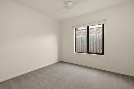 LARGE TWO BEDROOM TOWNHOUSE - Photo 3