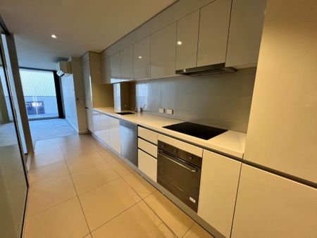 Spacious and Modern Apartment in Perfect Location! - Photo 5