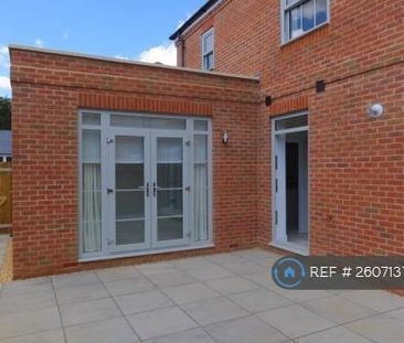 3 bedroom semi-detached house to rent - Photo 3