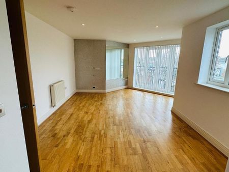 2 bedroom flat to rent - Photo 2