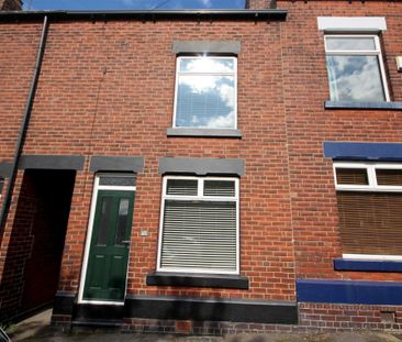 3 Bedroom House - Mid Terrace To Let - Photo 5