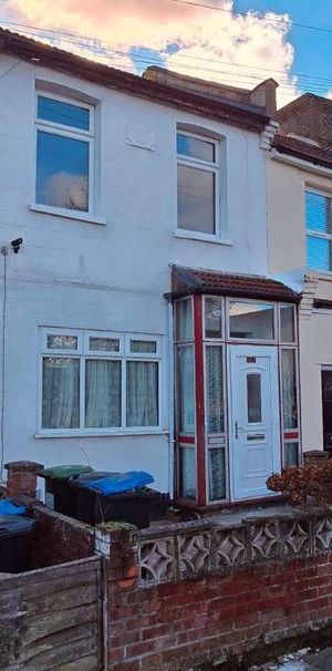 Croyland Road, London, N9 - Photo 2