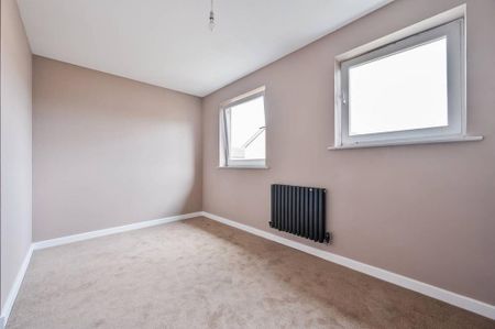 4 bedroom terraced house to rent - Photo 5