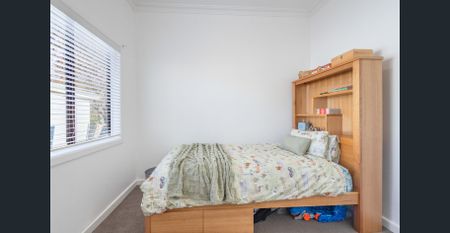 NEAT AND TIDY 3 BEDROOM HOME WITH HOME OFFICE - Photo 5