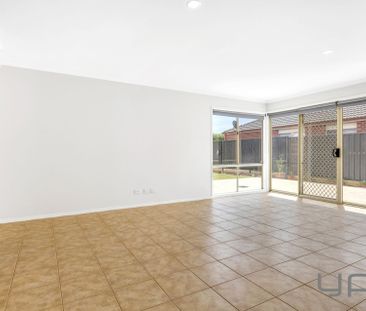 Affordable Family Living in Roxburgh Park - Photo 2