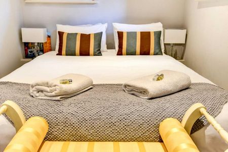 3 bedroom flat to rent - Photo 4