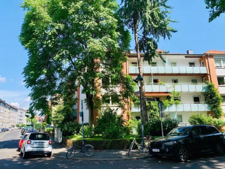 Stilvolle 2-Zimmer-Wohnung mit 2 Balkonen und Doppelstellplatz in Bestlage von Düsseldorf-Oberkassel - Photo 2