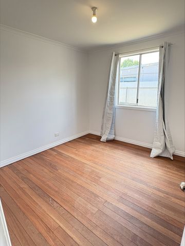 Space, access, and comfort! - Photo 5