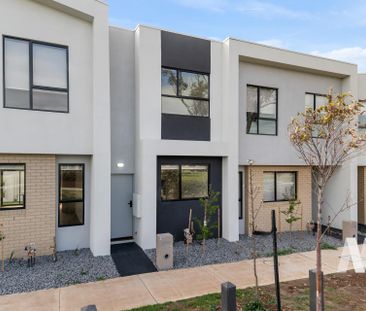 15 Rakia Walk, Fraser Rise VIC 3336 - Townhouse For Rent | Domain - Photo 2