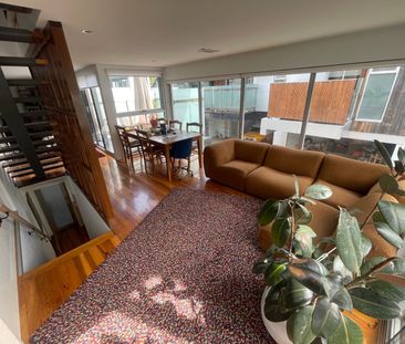 Yarraville - Photo 1