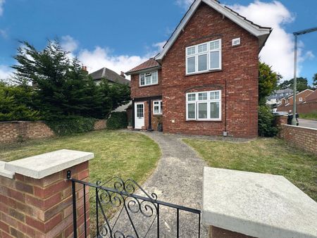 Frimley Road, Camberley, GU15 - Photo 3