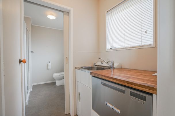 Charming 2-Bedroom in Prime Pukekohe Location - Photo 1