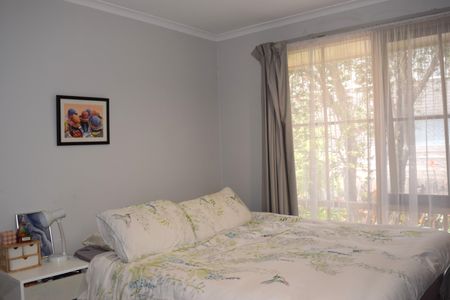 Neat 3 Bedroom Unit In Great Location - Photo 2