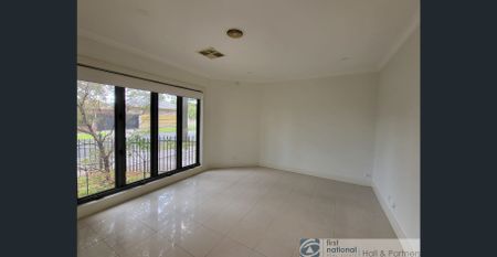 Spacious Townhouse - Photo 3