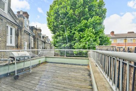 Just off Bermondsey Street, two bathroomed & roof terrace - Photo 5