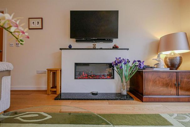 3 bedroom semi-detached house to rent - Photo 1