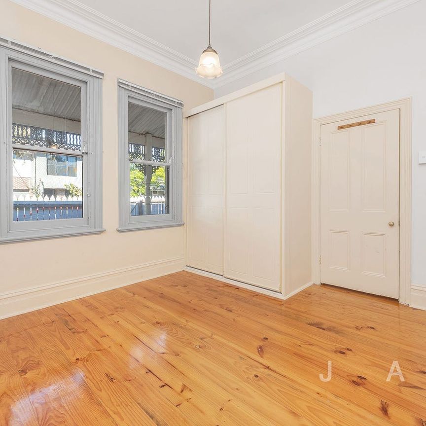 Charming Brunswick Home! - Photo 1