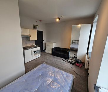 Studio Flat, London, W5 - Photo 3