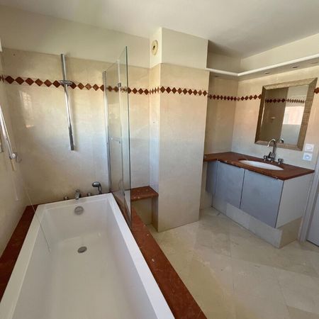 Location Appartement 4 pièces 83m² - Photo 4