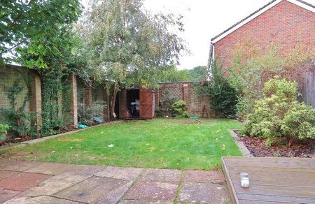 Epsom Road, Furnace Green, Crawley, West Sussex, RH10 - Photo 5