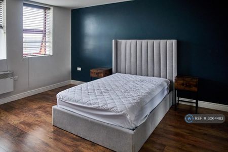 2 bedroom flat to rent - Photo 4