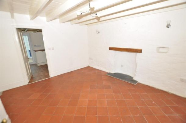 2 bedroom end of terrace house to rent - Photo 1