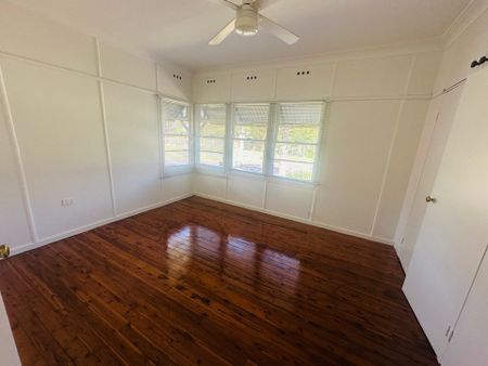 For Rent&colon; Charming 2-Bedroom Park-Facing Home&excl; Close to Seven Hills Station&excl; - Photo 4