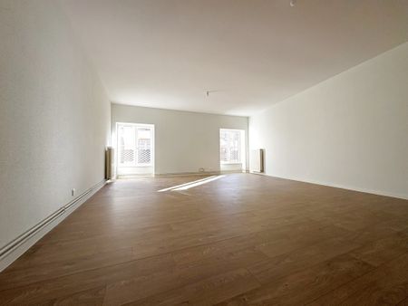 Location Appartement 2 pièces 66m² CHARLIEU 42190 - Photo 4
