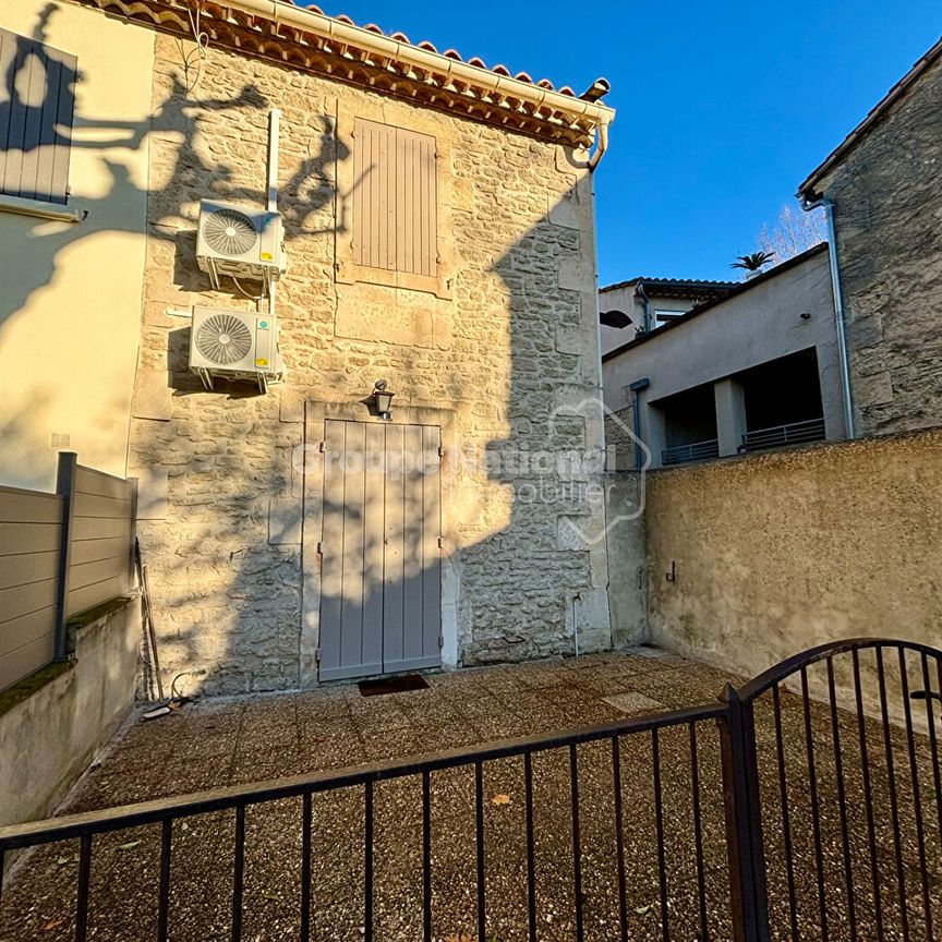 Maison T4 de 86.70 m2 avec terrasse, à Saint Etienne du Grès, - Photo 1