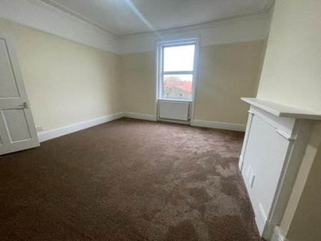 3 bedroom flat to rent - Photo 2