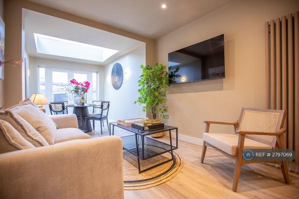 1 bedroom in a house share to rent - Photo 1