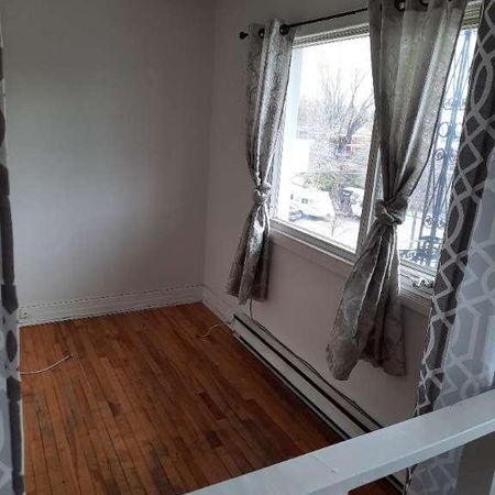 3 1/2 au centre ville près du Centre Vidéotron - Photo 4