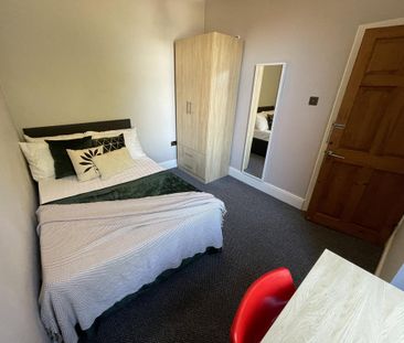 4 bedroom terraced house to rent - Photo 1