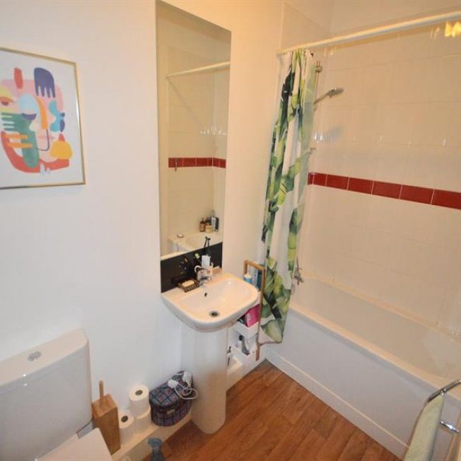 1 Bedroom Apartment To Let - Photo 1