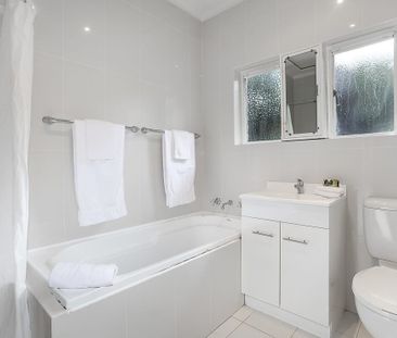 Modern Four Bedroom Family Home - Photo 4