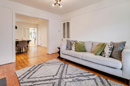 4 bedroom semi-detached house to rent - Photo 3