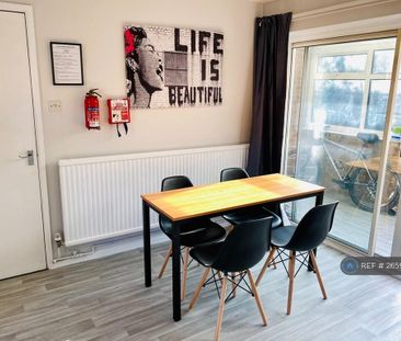1 bedroom in a house share to rent - Photo 1