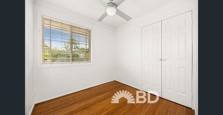 Relaxed Townhouse Living with Space & Convenience - Photo 3