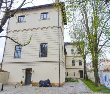 Pronájem atypického 1+kk s galerií - Fotografie 6