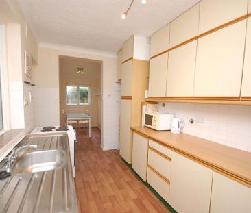 4 bedroom semi-detached house to rent - Photo 6