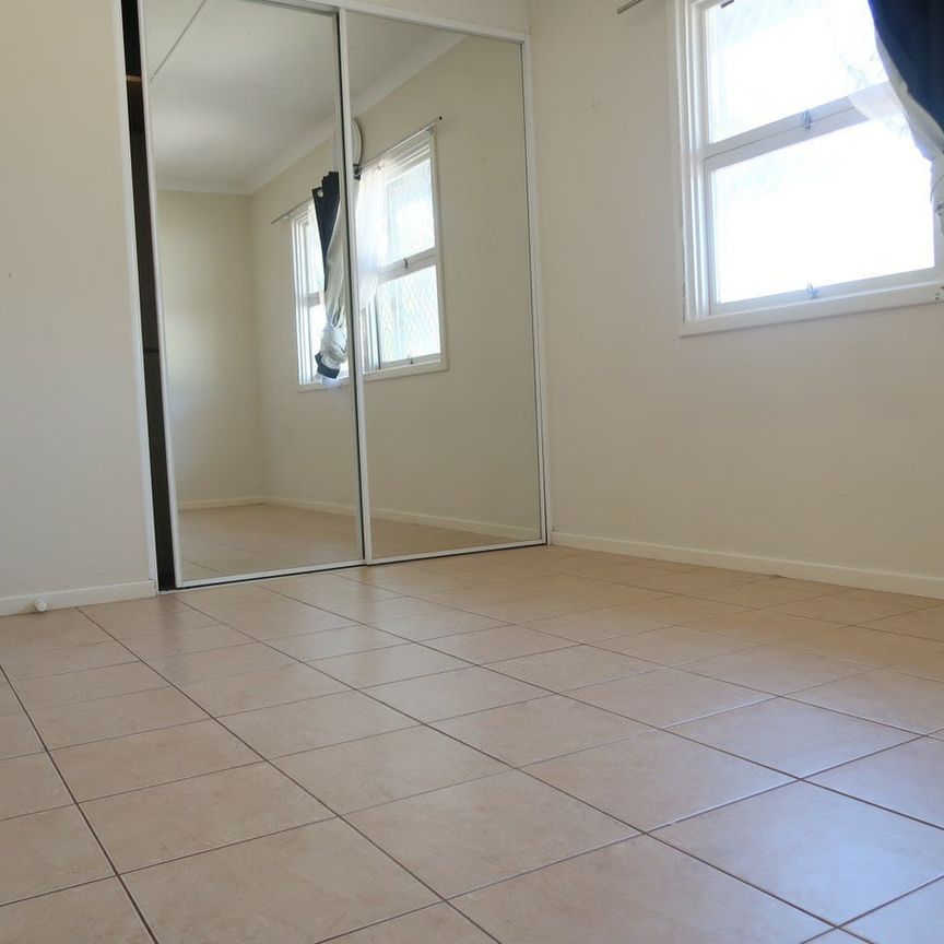 Spacious 4-Bedroom Home with Ample Parking. - Photo 1