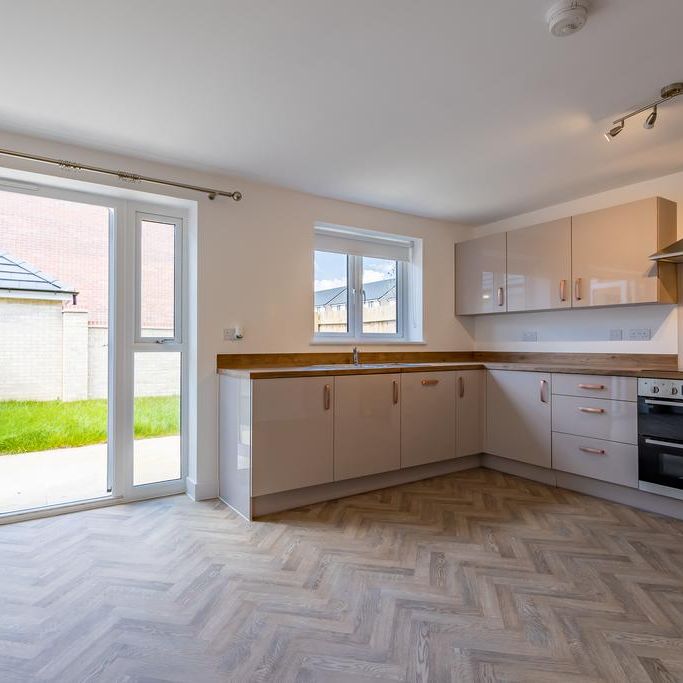 5 bedroom semi-detached house to rent - Photo 1