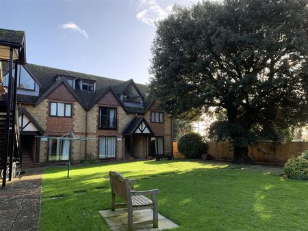 Whyke Court, Whyke Close, Chichester - Photo 2