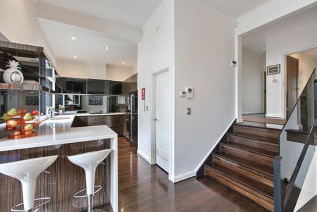 87 Talbot Crescent, Kooyong VIC 3144 - House For Rent | Domain - Photo 4