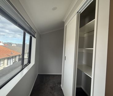 Four Beds Townhouse with 2 parking - Photo 1