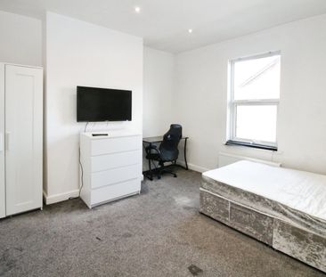 6 bedroom terraced house to rent - Photo 3