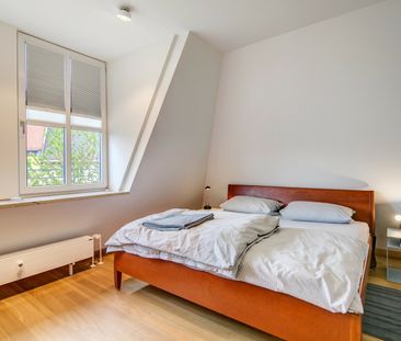 Stylishly furnished, bright 2-bedroom apartment near Rotkreuzplatz - Photo 6