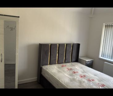 Room in a Shared House, Monsal Road, B42 - Photo 3