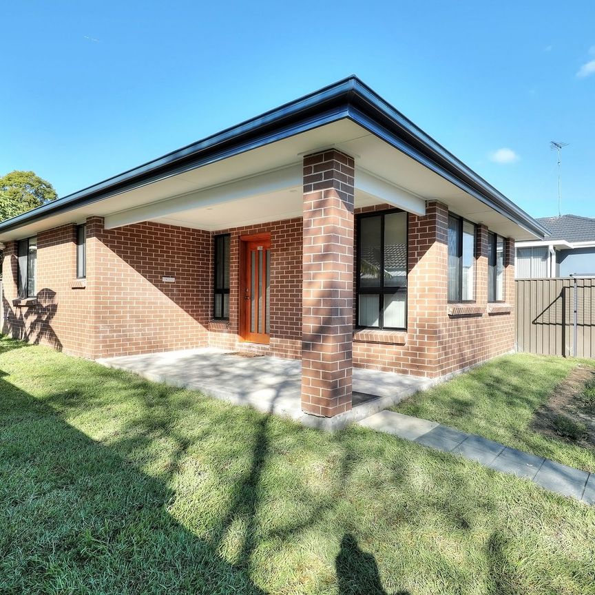 Great Size 2 Bedroom Granny Flat&excl;&excl; - Photo 1
