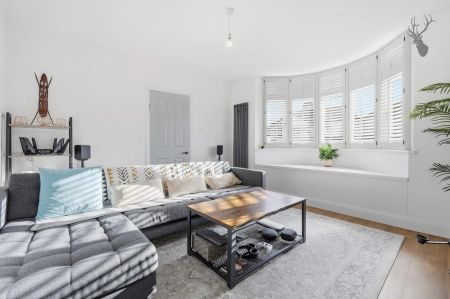 4 Bedroom House - Photo 5